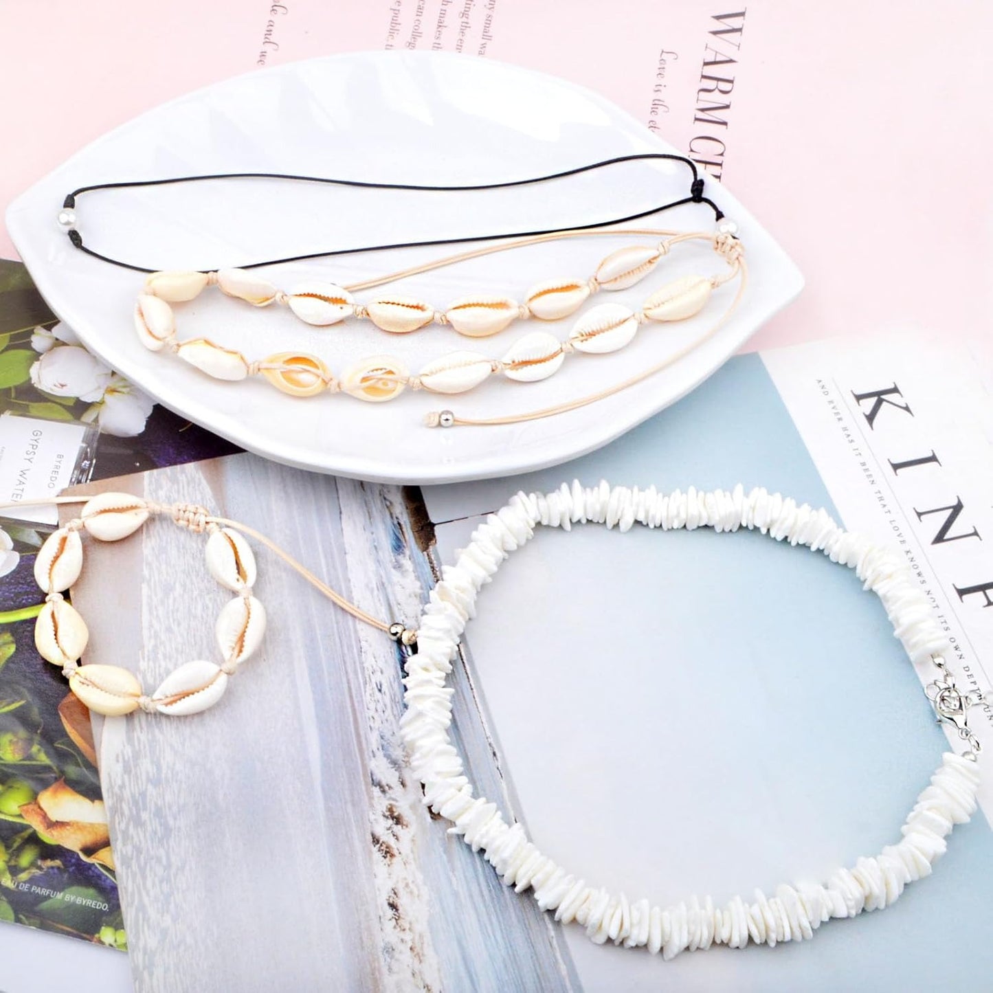 4pcs Puka Shell Necklaces Adjustable Natural Seashell Pearl Bead Choker Necklace Handmade Cowrie Shells Surfer Bracelet Hawaiian Summer Beach Boho Jewelry Set for Women Gifts