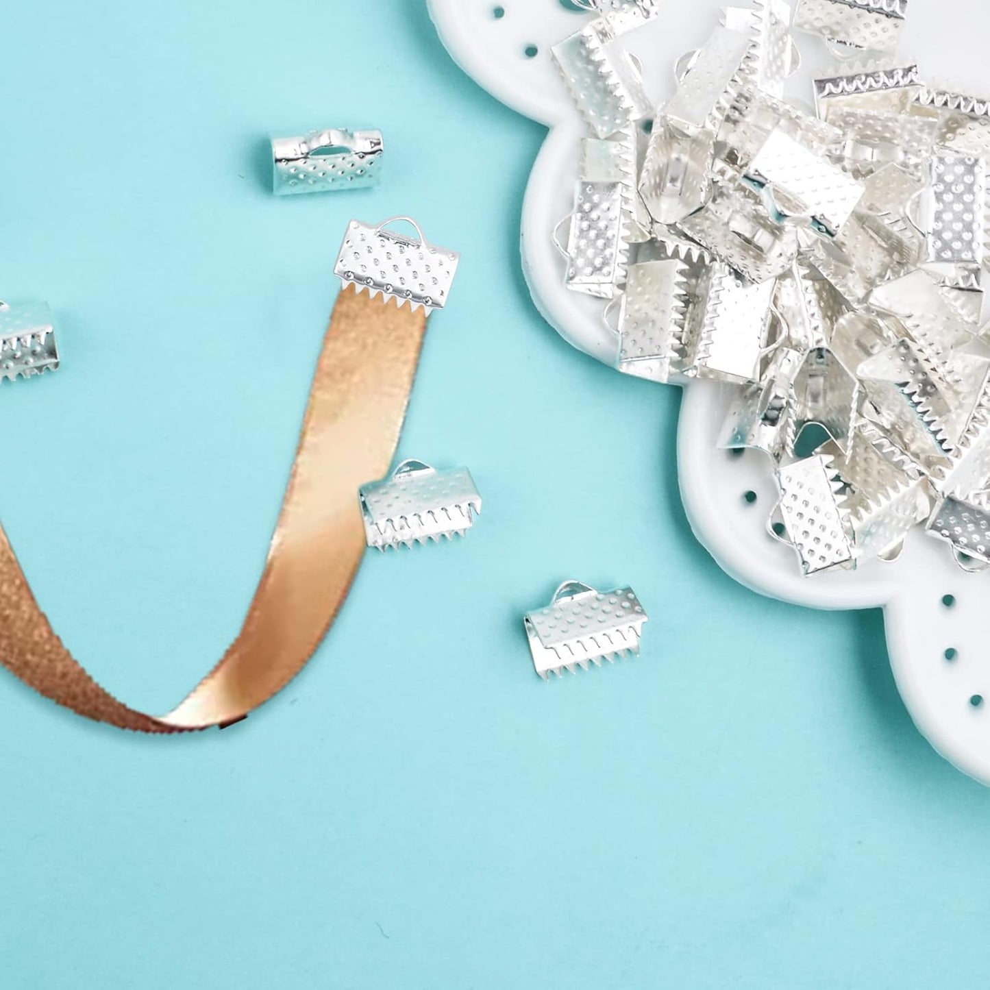 500pcs Silver Plated Pinch Crimp Clamp Ends Cord Ends Fasteners Clasp Metal Ribbon Bookmark Connectors for DIY Bracelet Leather Suede Jewelry Craft Making