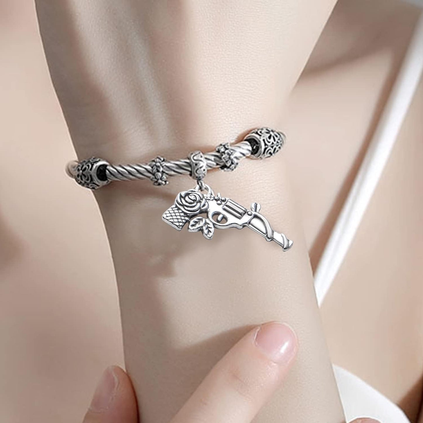 20pcs Antique Silver Plated Mixed Pistol Revolver Submachine Gun Charms Alloy Weapon Charms Pendants DIY for Necklace Bracelet Jewelry Making Accessory