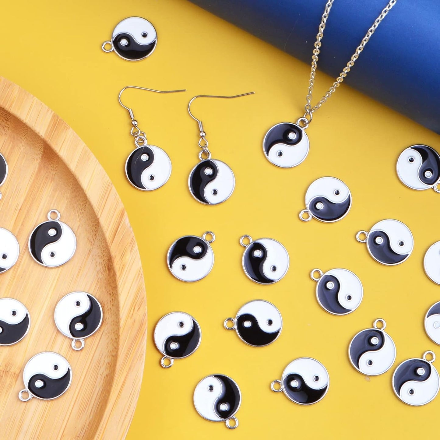 30pcs Black/White Yin Yang Charms Alloy Enamel Tai Chi Yin Yang Ba Gua Dangle Pendants Craft Accessories for DIY Necklace Bracelet Jewelry Making Findings