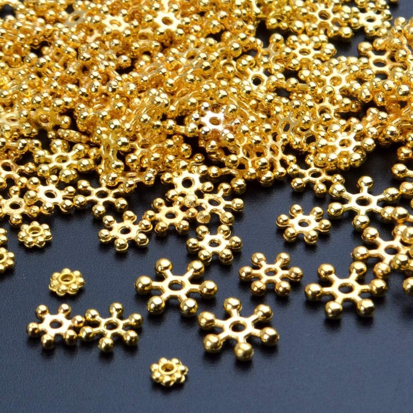 400pcs Snowflake Spacer Beads Daisy Jewelry Bead Charm Spacers Flat Metal Spacers for Bracelet Necklace Jewelry Making,4mm/6mm/8mm/10mm