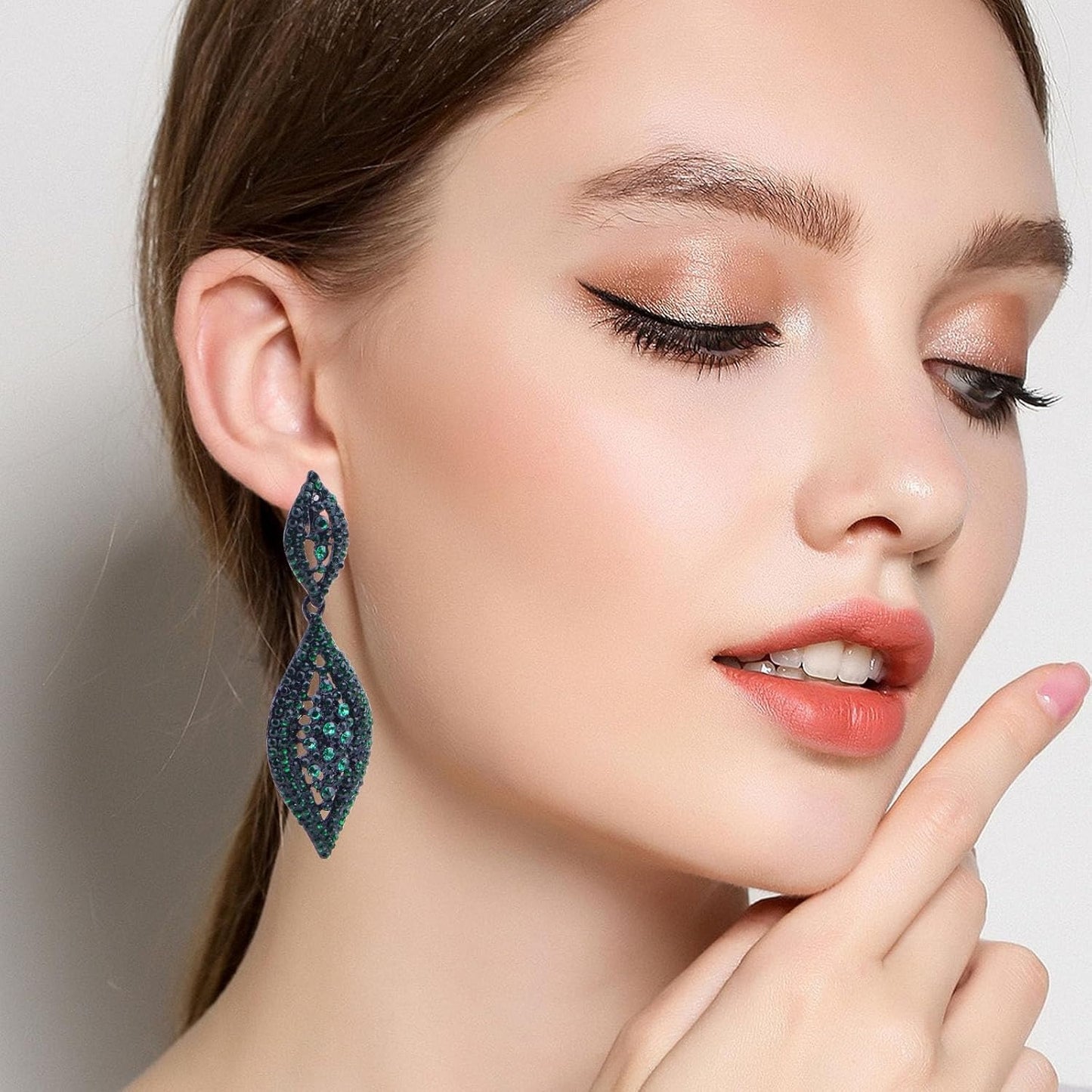 1 Pair Dark Green Clip on Earrings Rhinestone Crystal Wedding Bride Earring Clips Gorgeous Leaf Drop Clip-on Dangle Earrings for Women Non Pierced Ears Earrings Decor