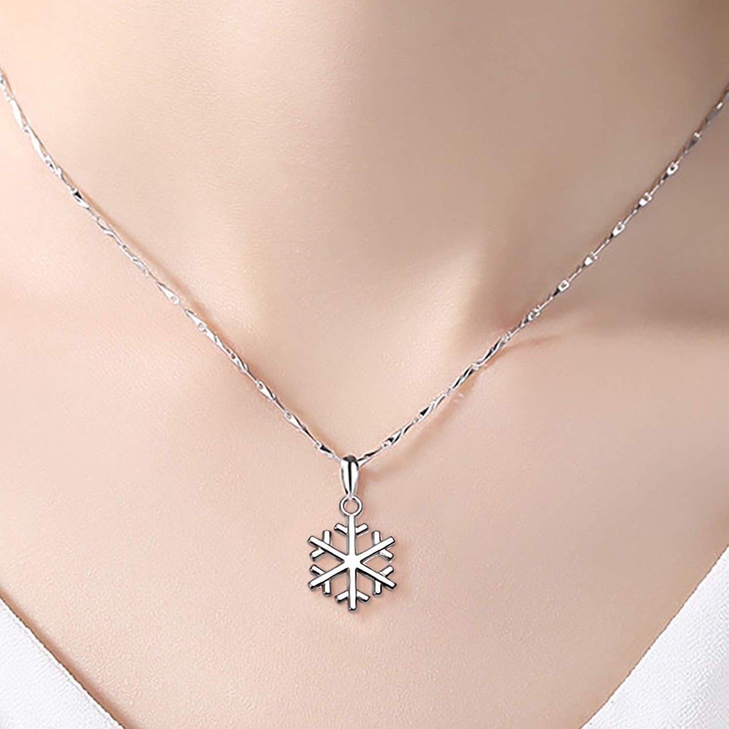 Christmas Snowflake Charms, 100g (about 80pcs - 90pcs) Mixed Alloy Snowflake Pendant Craft Supplies Jewelry Findings for DIY Necklace Bracelet Jewelry Making, Gold