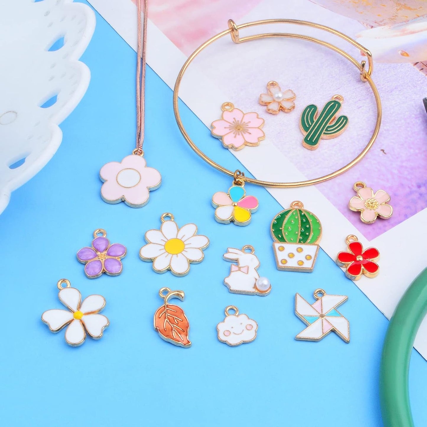 30pcs Assorted Enamel Floral Themed Flower Plant Series Charms Cute Rose Cactus Tree Leaf Dangle Pendants with a Plastic Box for DIY Necklace Earrings Jewelry Making Supplies