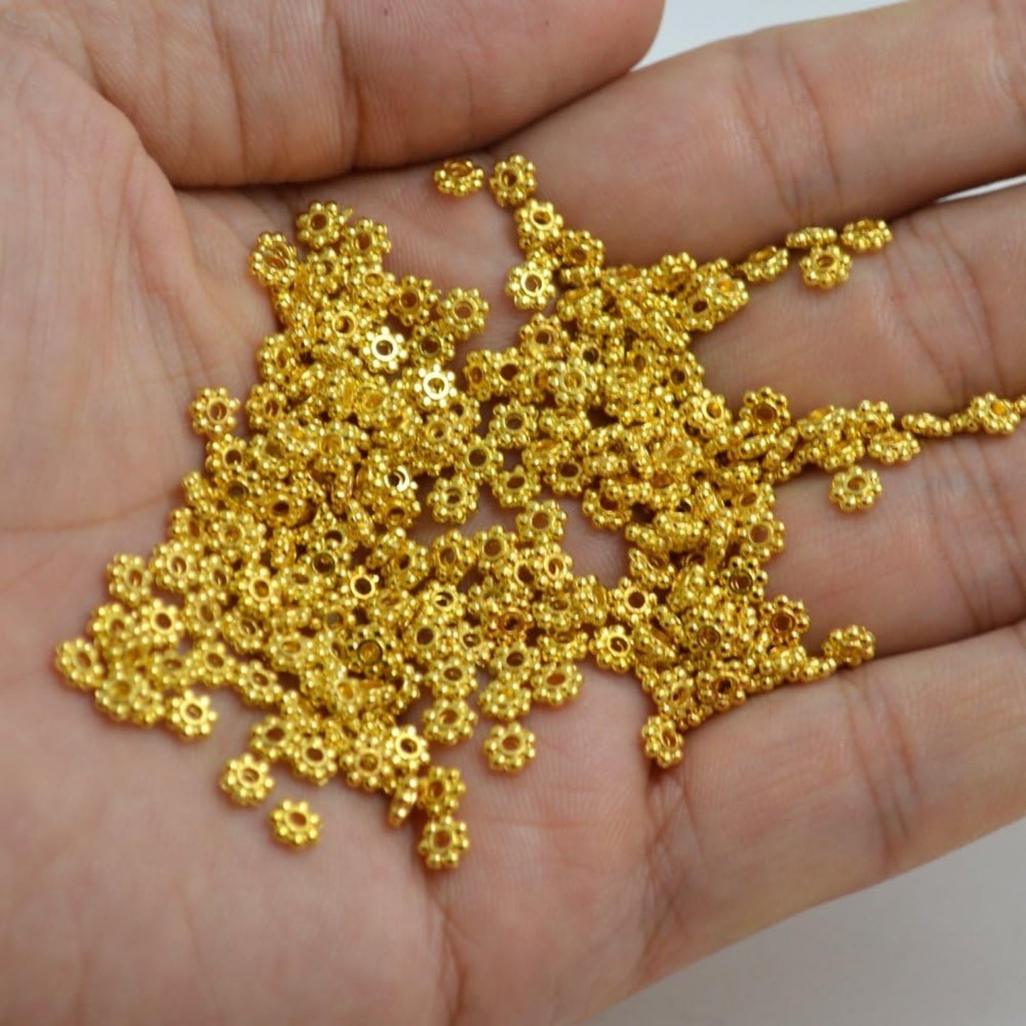 BronaGrand 500pcs Metal Daisy Spacer Beads 4mm for DIY Jewelry Making,Gold and Silver