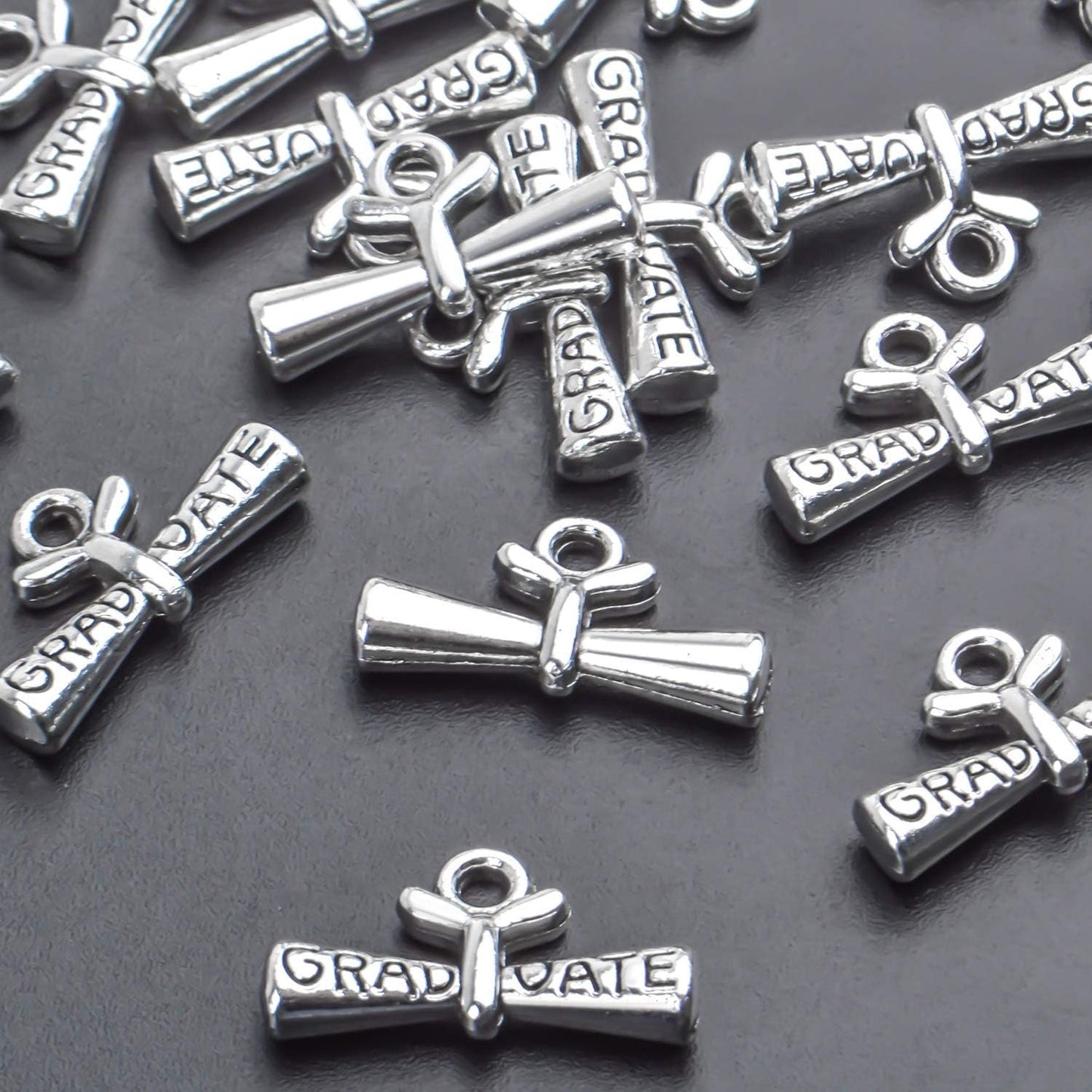 50pcs Silver Graduation Charms Pendants Graduate Hanging Charm with Diploma for Bracelets Keychain Necklace
