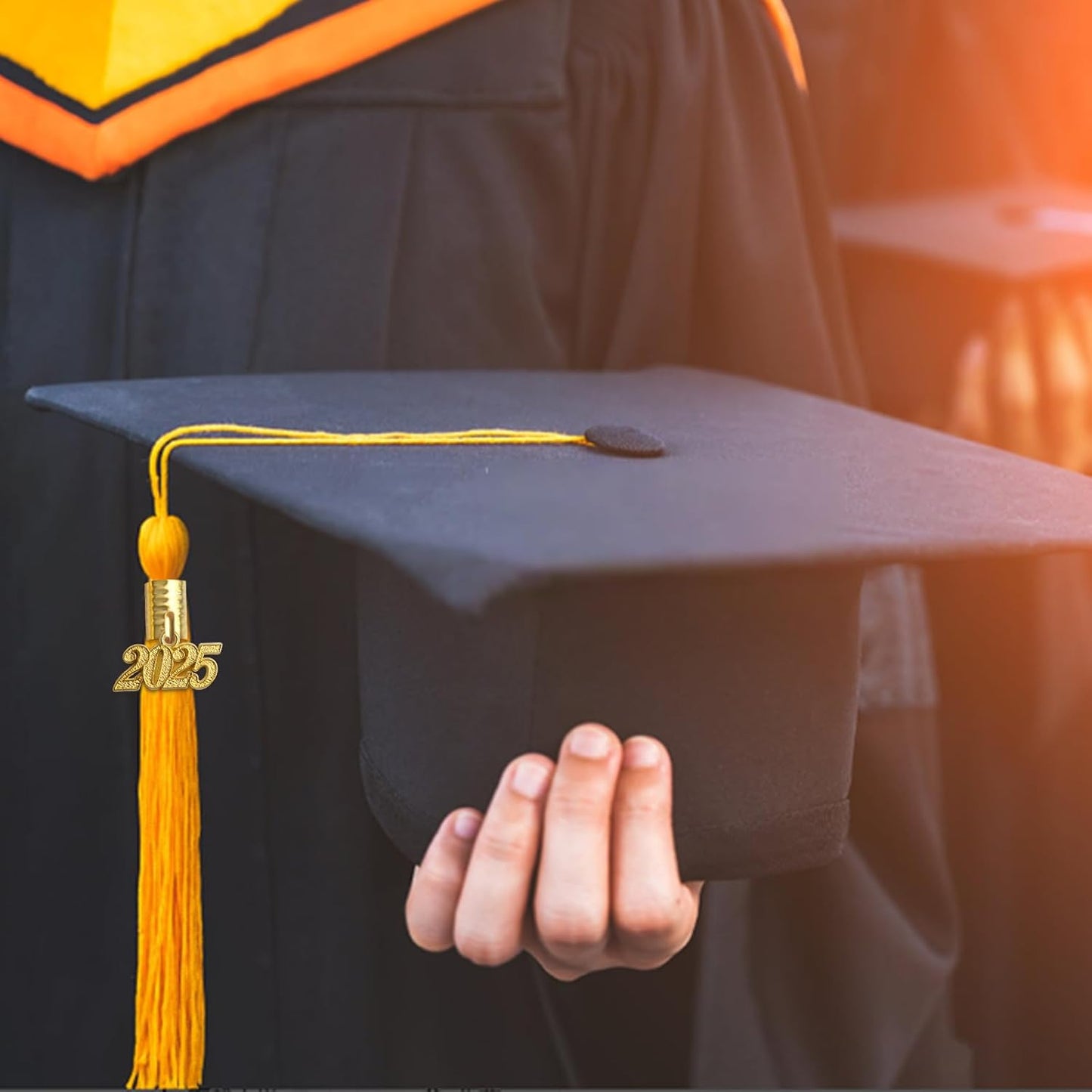 10pcs Yellow Graduation Tassels Grad Cap Decors with 10pcs Golden 2025 Year Charm Pendants for 2025 Graduates Graduation Hats Ceremonies Parties Decorations Souvenirs