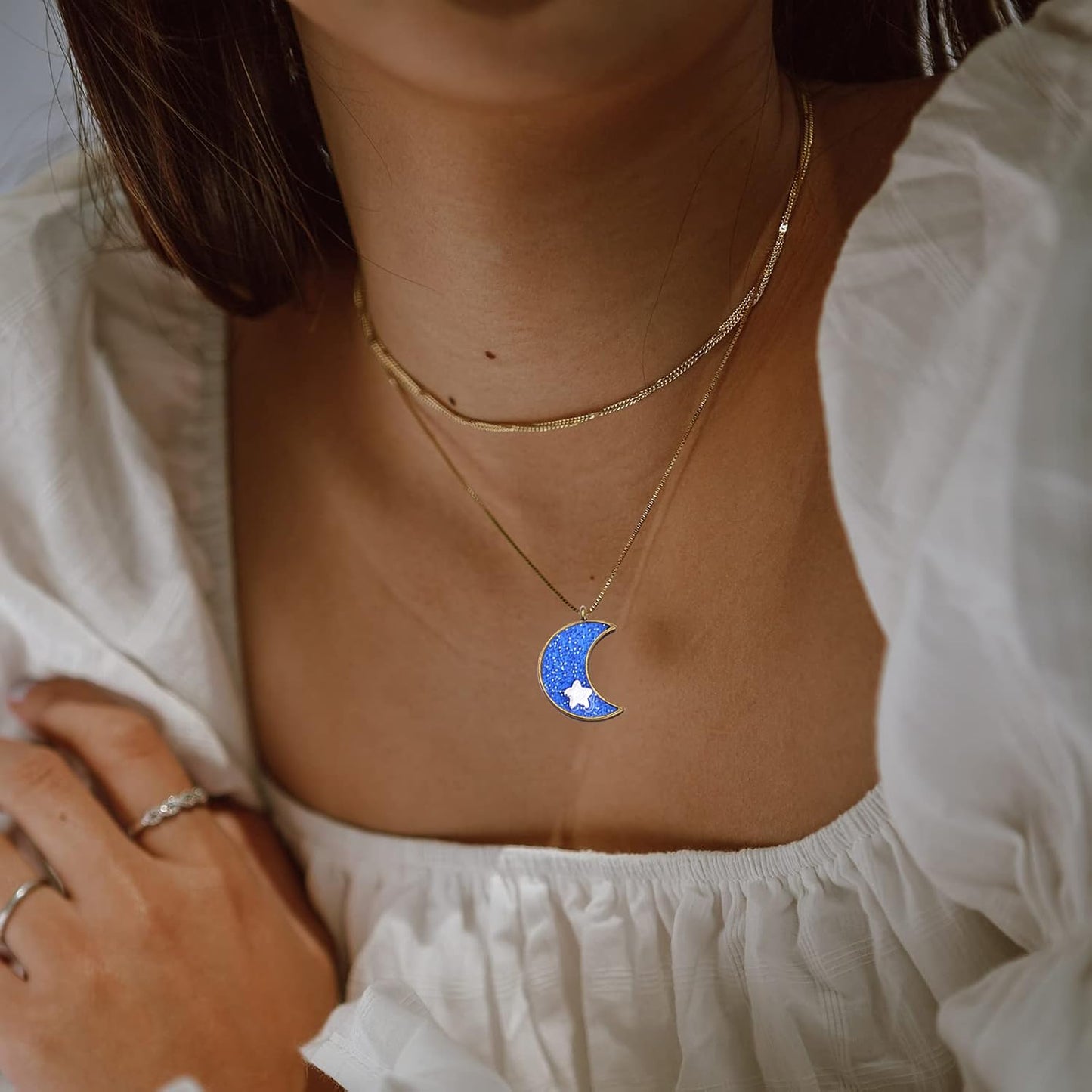 20pcs 4 Colors Moon Open Bezel Pendants Charms Crescent Charms Resin Molds Open Back Pendant Blanks Hollow Frame Pendants for Resin Jewelry DIY Crafts Making