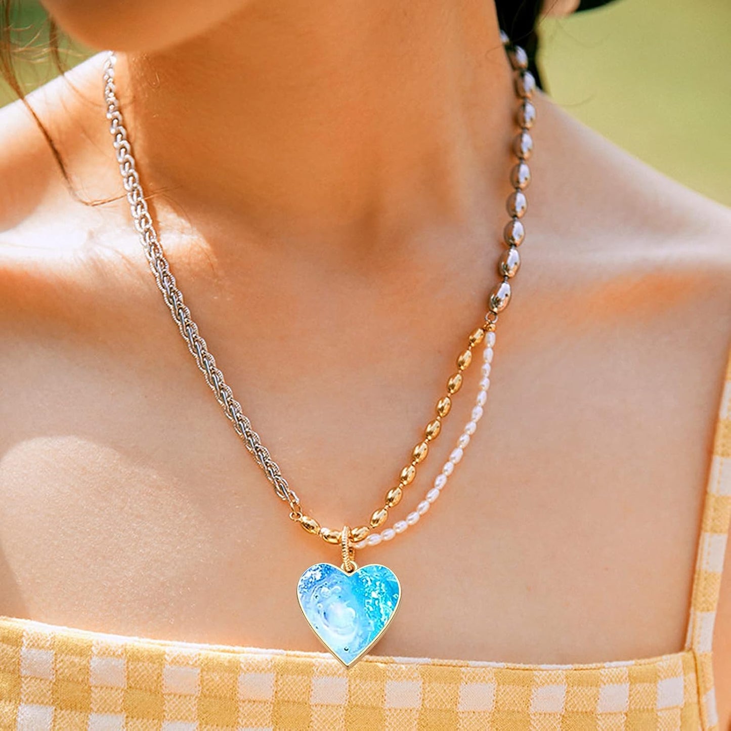 Open Backs Bezel Pendants, 20pcs Heart Hollow Frame Pendant Geometric Blanks Charms Resin Molds for Jewelry Findings Diy Pressed Flower Frame Earrings Bracelet, 4 Colors
