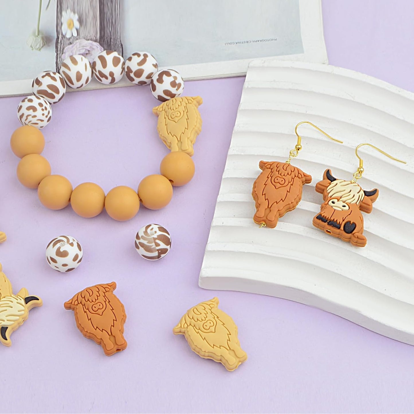 28Pcs Cow Silicone Beads Cute Animal Shaped Brown White Loose Round Cow Printed Spacer Beads Bulk for Necklaces Bracelets Keychain DIY Jewelry Making Crafts