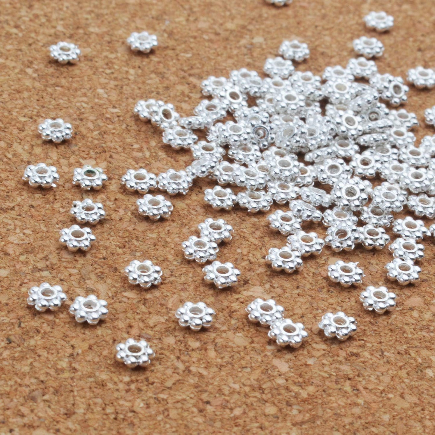 BronaGrand 500pcs Metal Daisy Spacer Beads 4mm for DIY Jewelry Making(Silver)