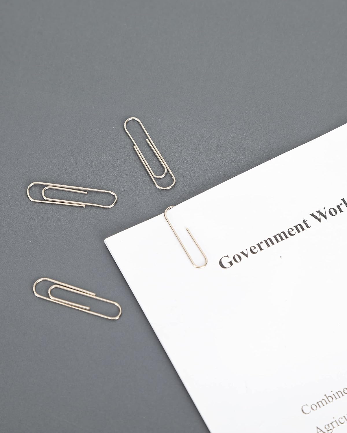 Aylifu Paperclips for Office School & Personal Use, #1 Nonskid Paper Clip (1-2/7"), 600 Medium Paper Clips (6 Boxes of 100 Each), Silver | Medium paper clips for office, school and personal use, conveniently packed in 6 boxes of 100 each.