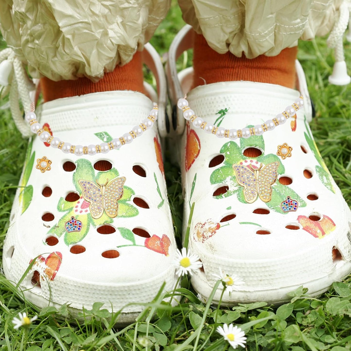 1 Pack of Mixed Bling Shoe Charms Pearl Chain Buckle Flower Butterfly Ornaments and 1 Pair of Pearls Shoe Chains, Clog Slippers Shoes Decorations for Women Party Birthday Gifts