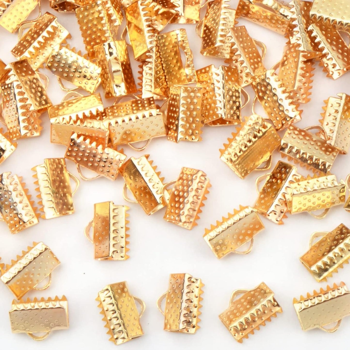 500pcs KC Golden Ribbon Ends Metal Pinch Crimp Clamp Ends Cord Ends Fasteners Clasp Findings for DIY Bracelet Anklets Leather Bookmark Jewelry Making, 10x7.5x5.5 mm