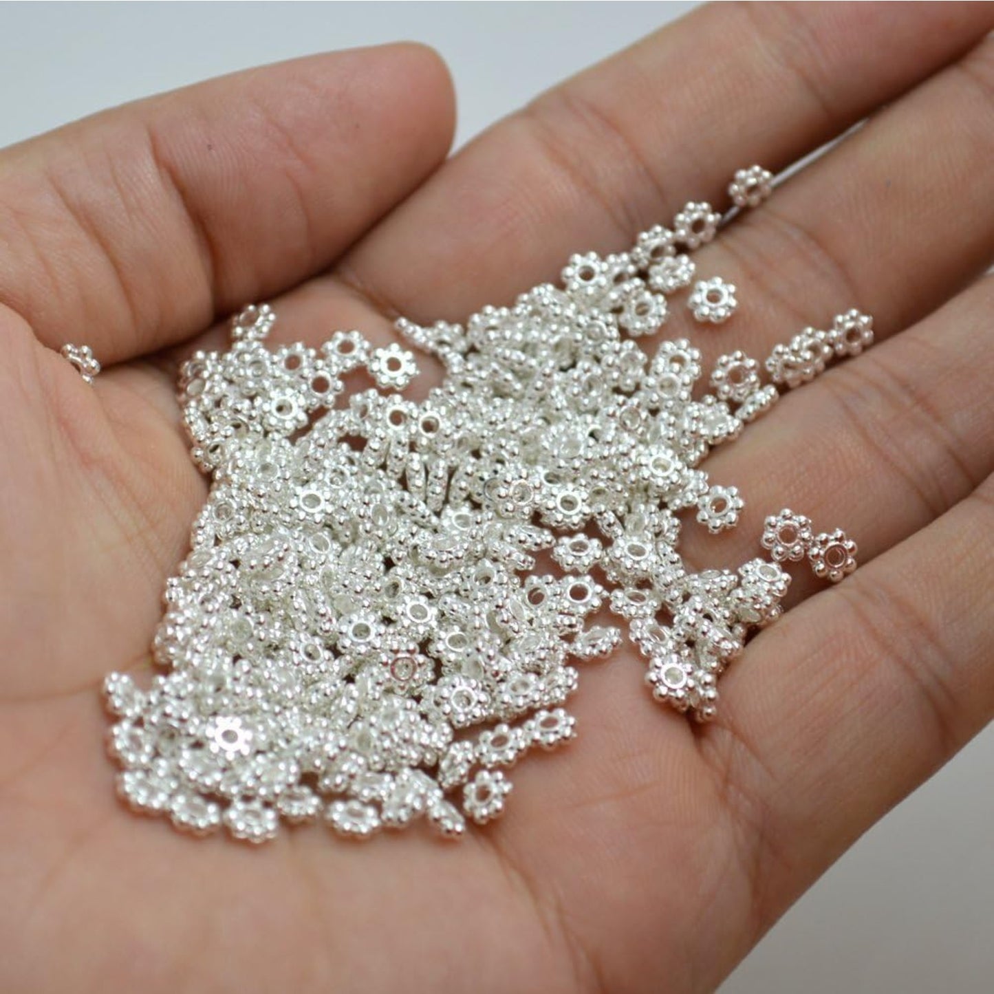 BronaGrand 500pcs Metal Daisy Spacer Beads 4mm for DIY Jewelry Making,Gold and Silver