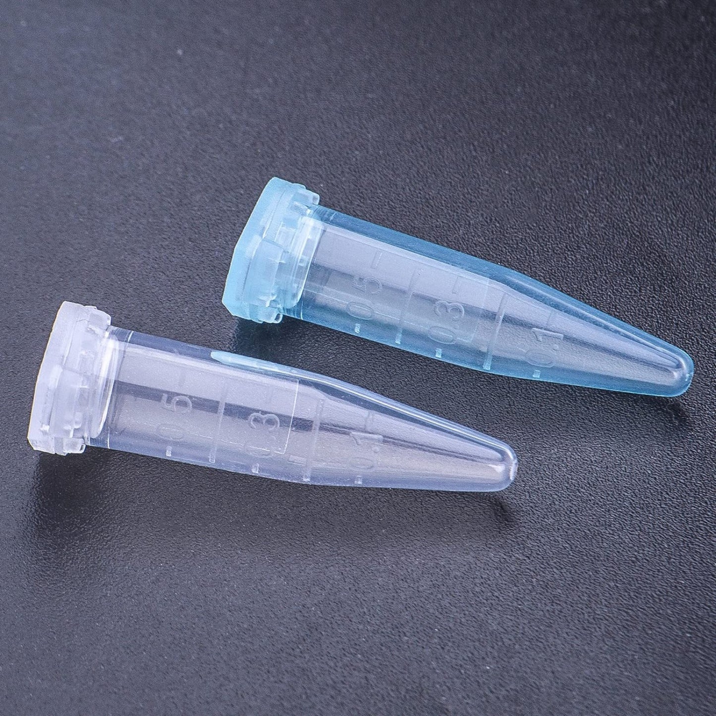 210pcs 0.5ml Centrifuge Tubes Plastic Graduated Polypropylene Microcentrifuge Vials Tubes Mirco Test Tubes with Snap Cap for Sample Storage Container No-Leak, 7 Colors