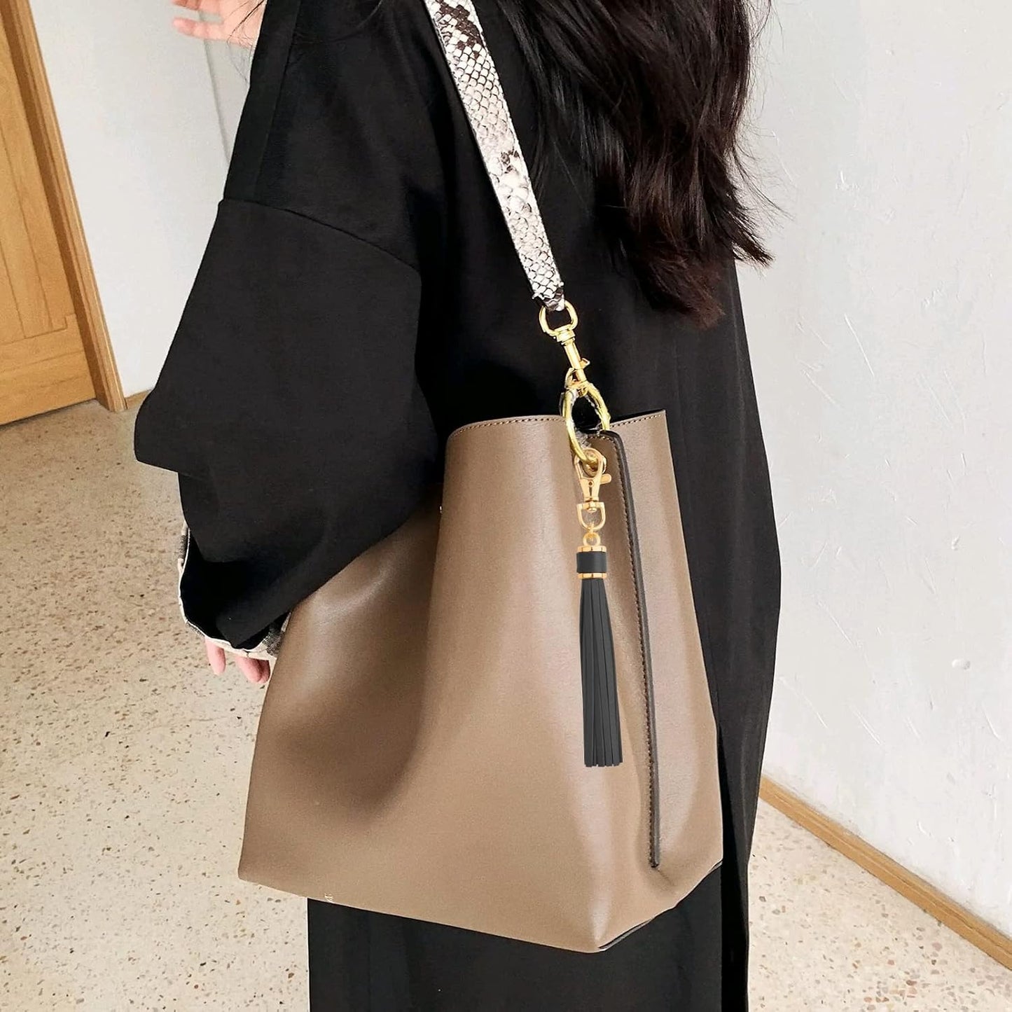 6pcs Colorful PU Leather Tassel KeyChains With Swivel Lobster Clasp Metal Tassel Key Chains Charm Handmade Accessories for Women Handbag Purse Phone Car Jewelry Making