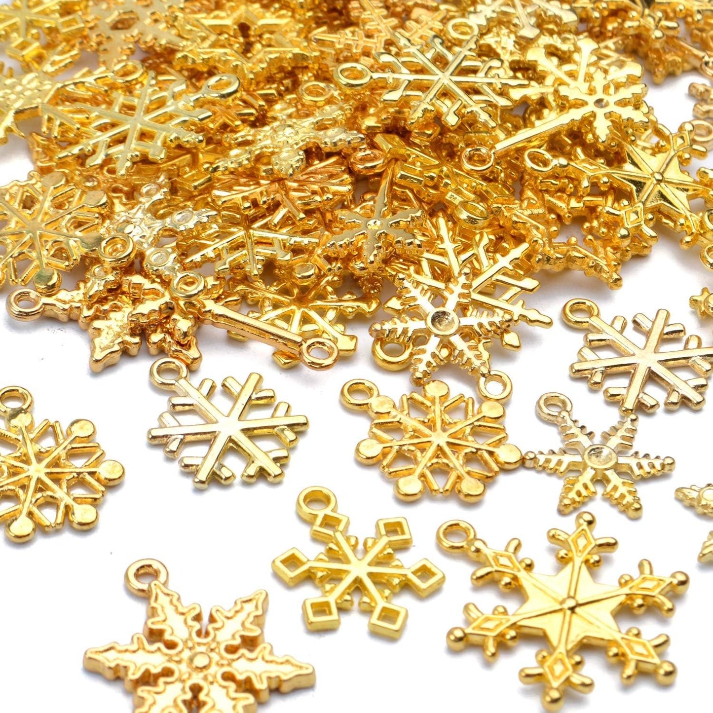 Christmas Snowflake Charms, 100g (about 80pcs - 90pcs) Mixed Alloy Snowflake Pendant Craft Supplies Jewelry Findings for DIY Necklace Bracelet Jewelry Making, Gold