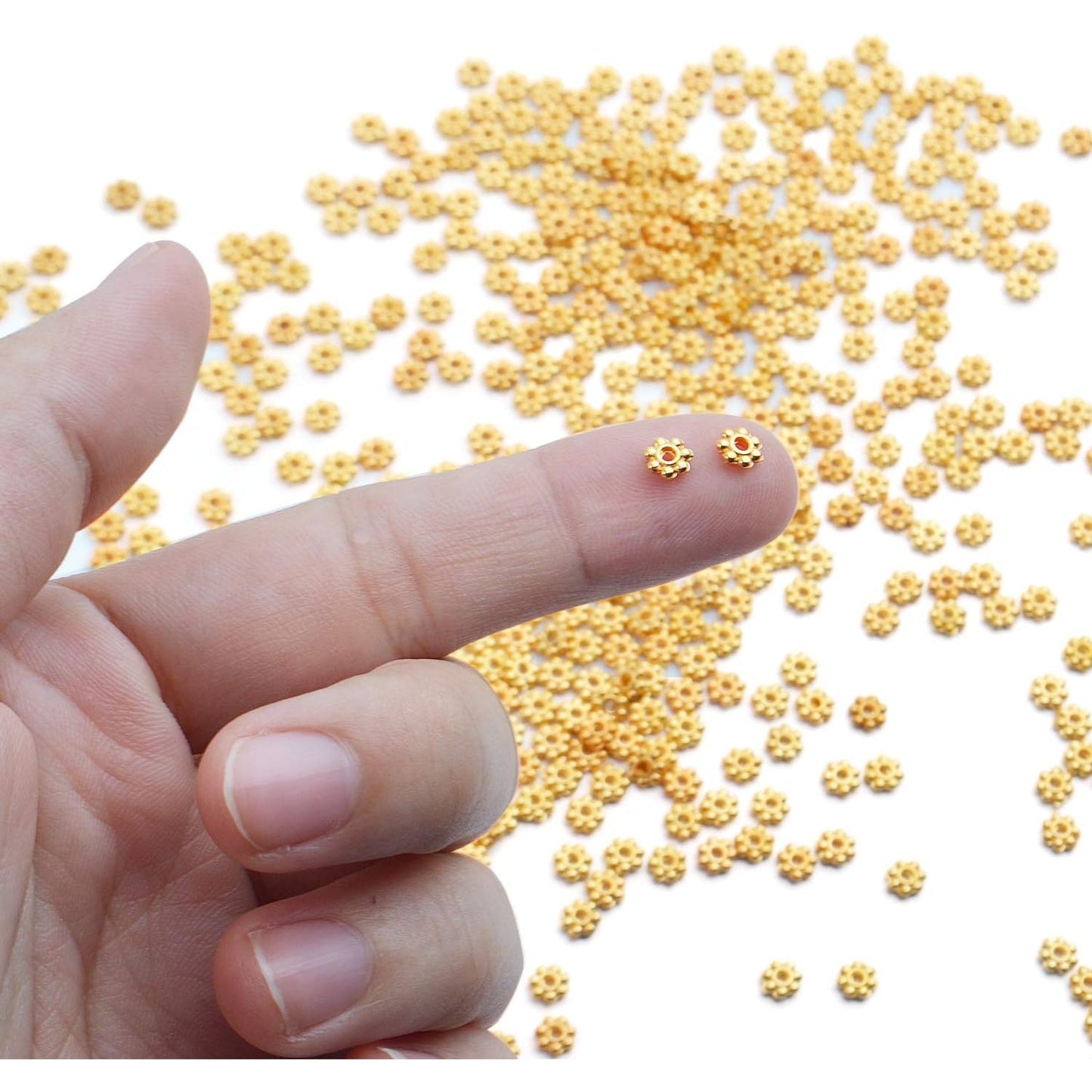 BronaGrand 500pcs Metal Daisy Spacer Beads 4mm for DIY Jewelry Making (Gold)
