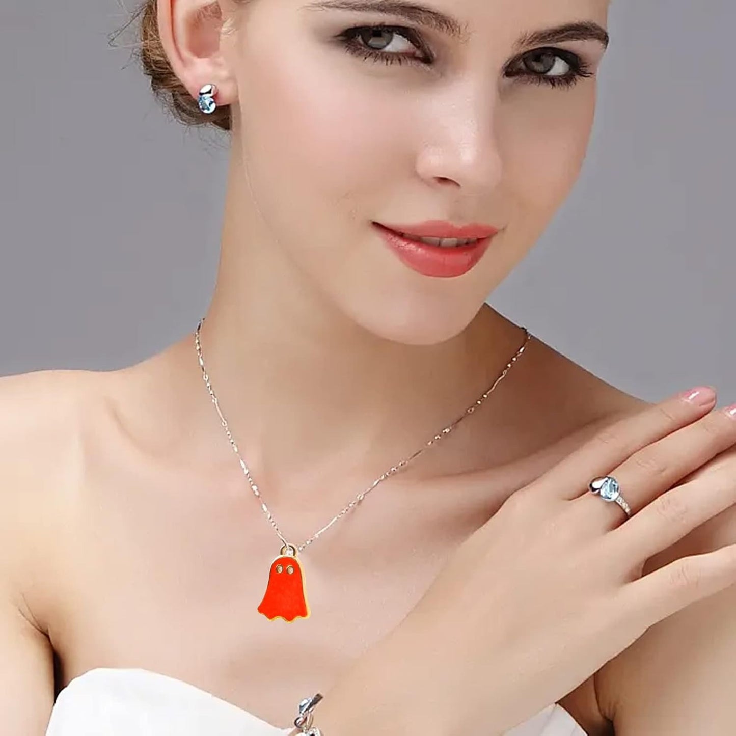 30pcs Golden Plated Enamel Mini Ghost Pendant Charms Alloy Halloween Ghost Dangle Charms Craft Supplies for DIY Necklace Bracelet Jewelry Making Halloween Party, 5 Colors