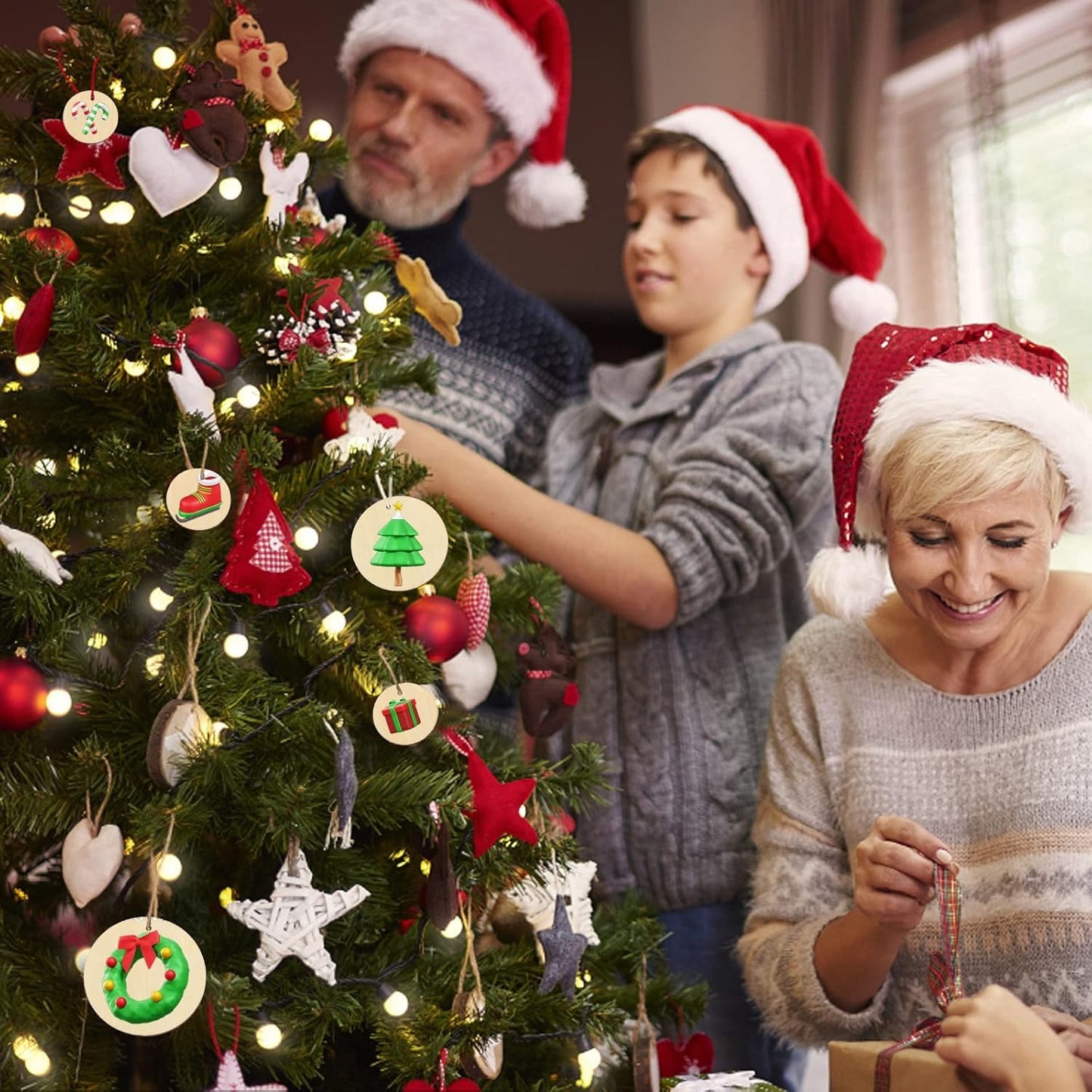 100pcs Natural Wooden Circles Unfinished Round Disc Wood Slices Circle Wood Chips Pieces with Holes for DIY Art Crafts Projects Jewelry Making Decoration, 3 Sizes